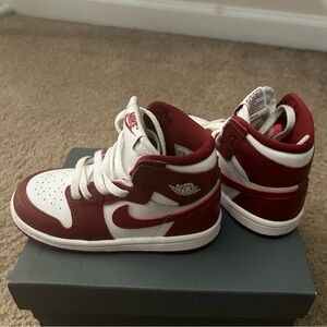 Air Jordan Retro OG Red . Toddler US 8c